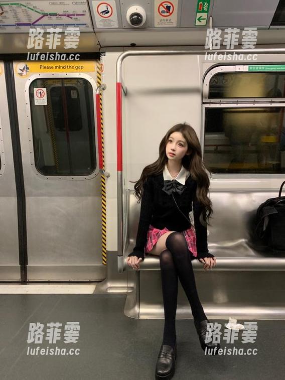 17吃瓜网 你敢进17吃瓜网的入口吗?警告!小心被八卦吞噬~