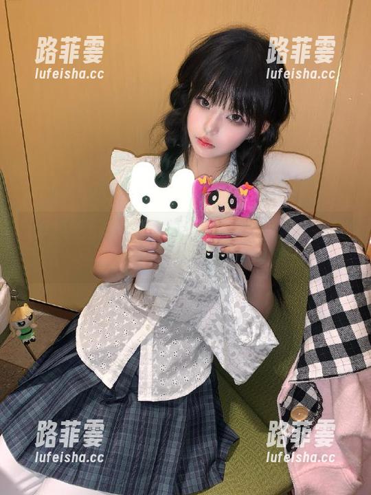91i吃瓜 91i吃瓜:一口气吃下的八卦,永久避免了尴尬对话。