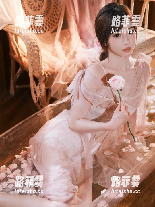 91吃瓜中心 ios小伙伴们,91吃瓜中心里的瓜比糖还甜,快尝一口!