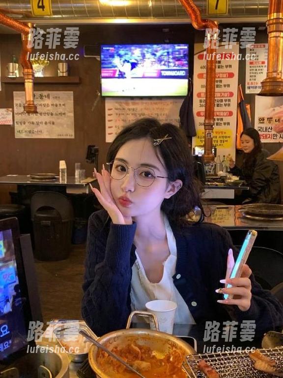 吃瓜网 吃瓜网发布:新鲜大瓜来袭,你以为我会吃?我可是在咬牙切齿听小道消息!