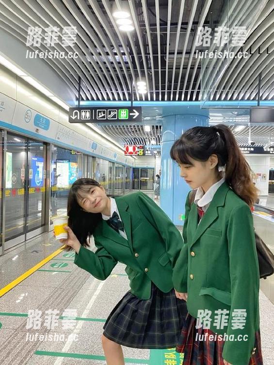好莱坞黑料正能量 好莱坞黑料正能量,观看时不自觉产生一只好奇心的小白兔。