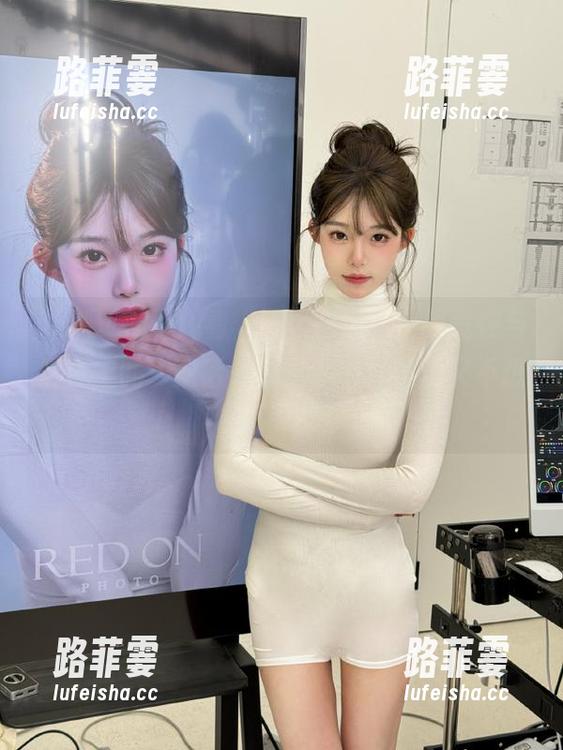 网曝吃瓜 观看“网曝吃瓜”,我竟在与屏幕上的人对话,感觉有点奇怪但又不想停下来