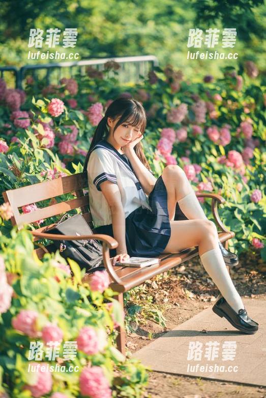 网曝吃瓜 在网曝吃瓜的资源库里,偶尔刮到的风暴,让我心甘情愿置身风口。