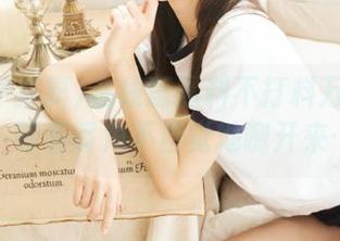 在线逛黑料不打料万里长征，等着嘴角不自觉地咧开来…