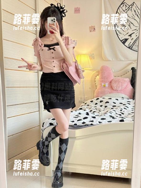黑料网站 黑料网站又更新了,登录之后我还在想今晚吃什麽,瓜还是更吸引我!